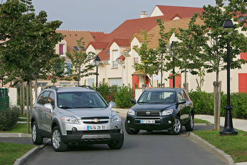 chevrolet captiva vs toyota rav4 chevrolet captiva vs toyota rav4