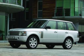 Long, large, haut... le Land Rover Range Rover n'est décidément pas né pour évoluer en ville.