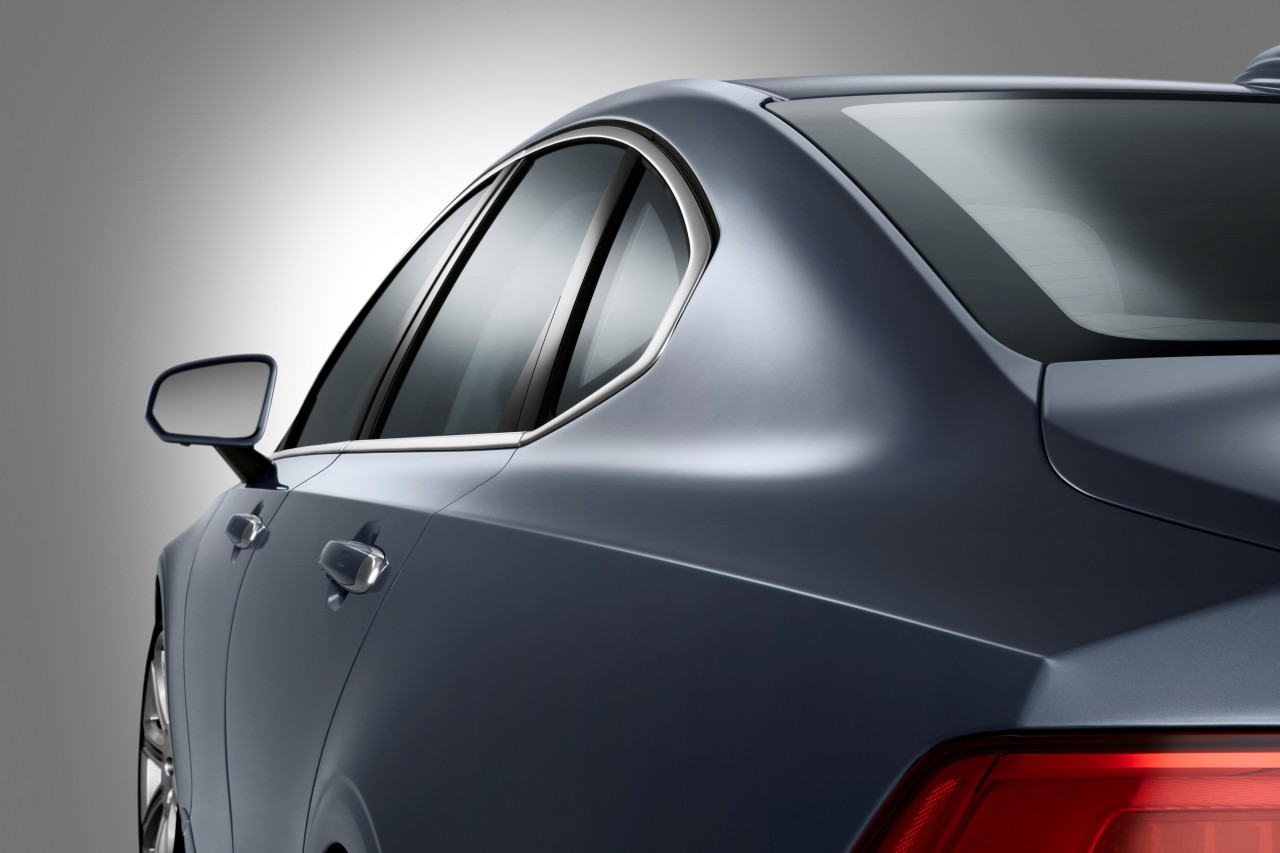 [Image: 170366-detail-rear-quarter-lines-volvo-s...l-blue.jpg]