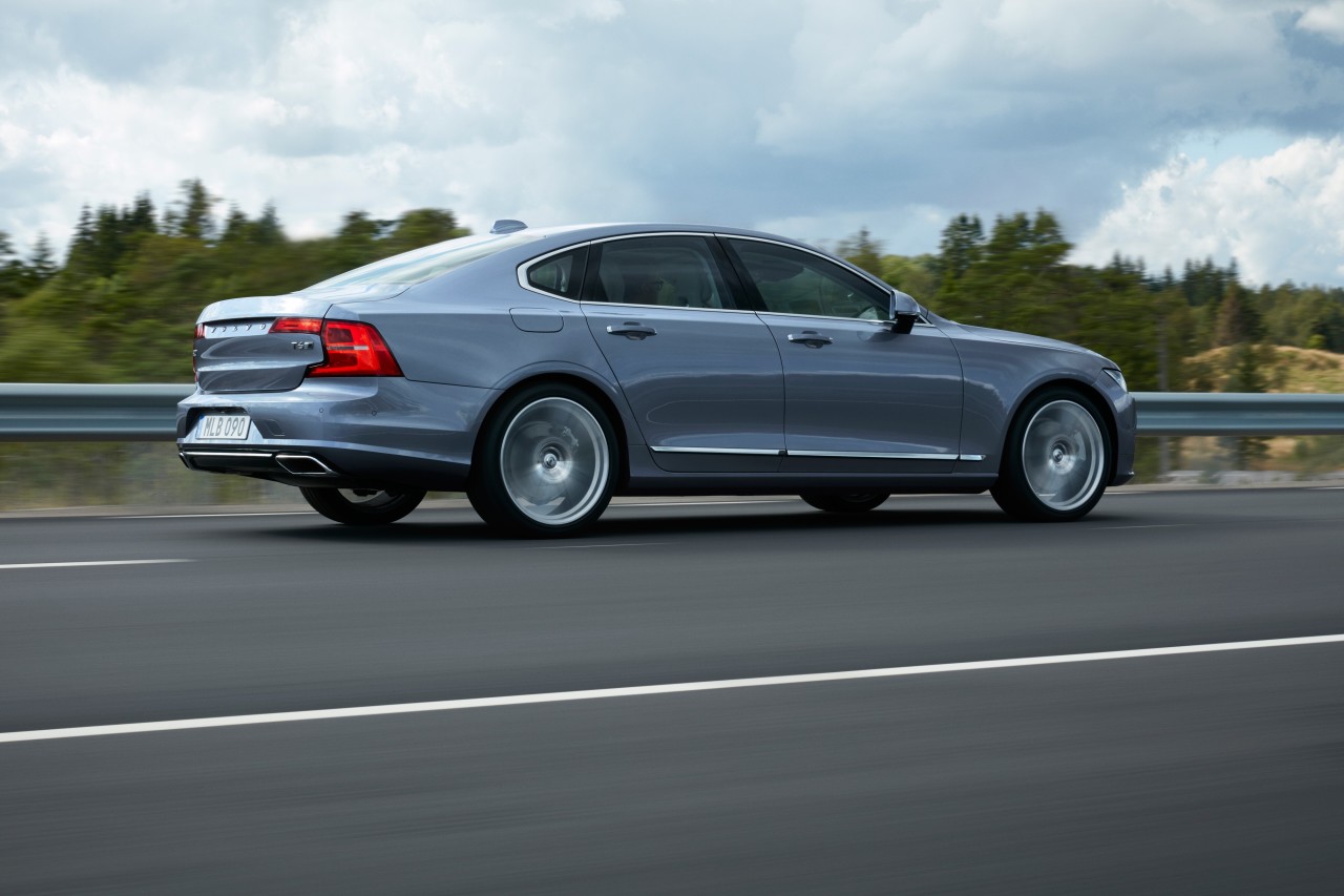 [Image: 170407-location-rear-quarter-right-volvo...l-blue.jpg]