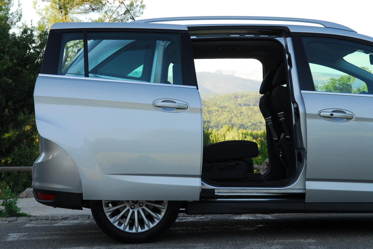 Le Ford C-MAX voit grand pour offrir sept places