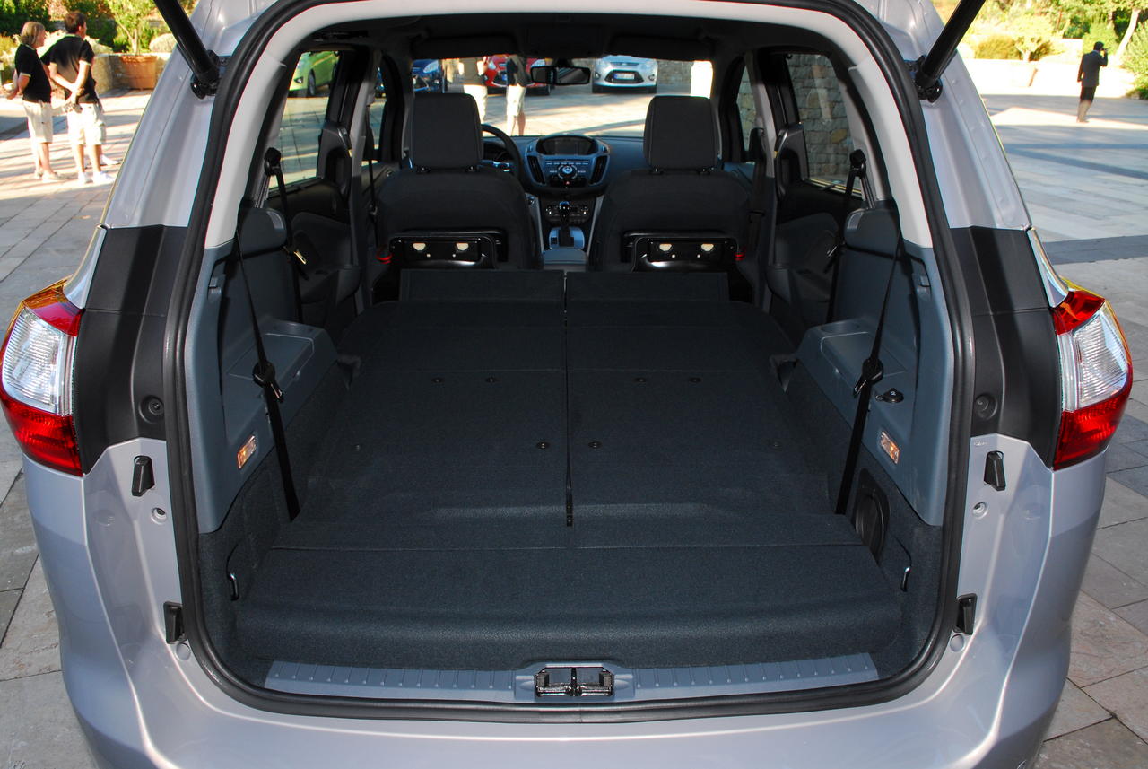 Le Ford C-MAX voit grand pour offrir sept places