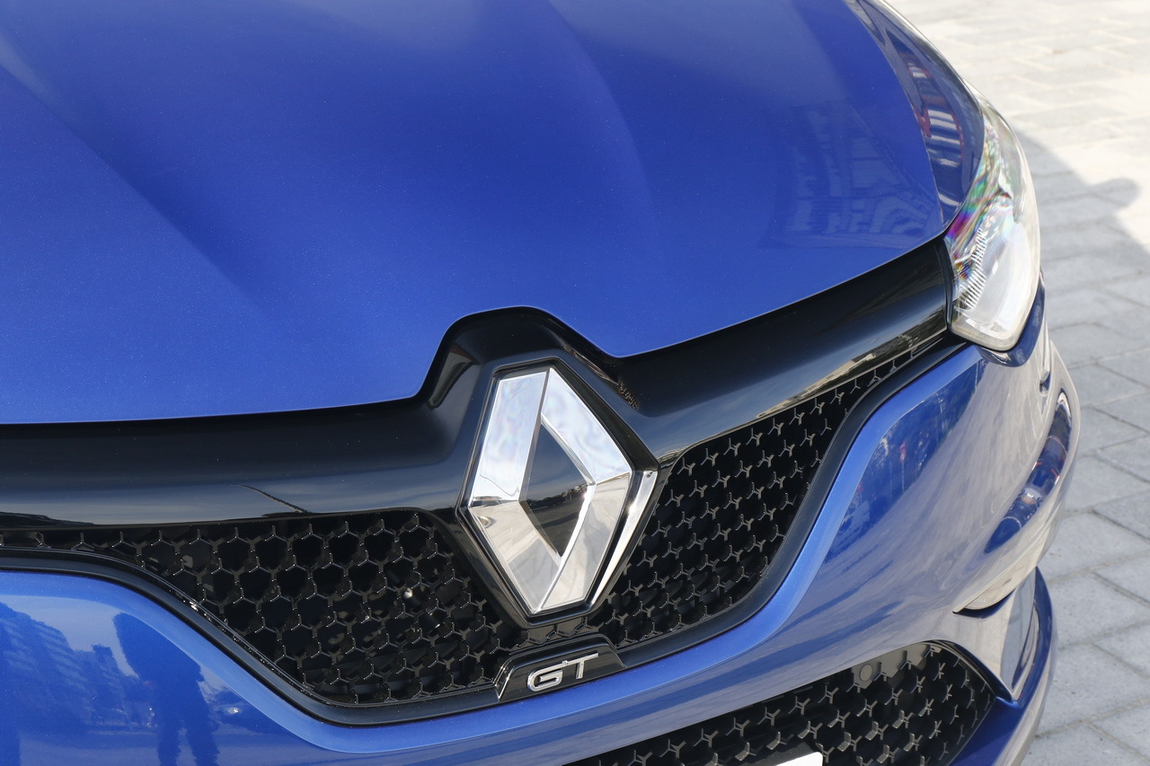 Renault M 233 Gane Gt Vs Peugeot 308 Gt Le Match Des Gt