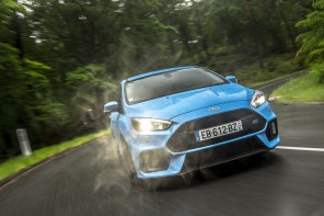 FORD FOCUS RS BLEU AVANT
