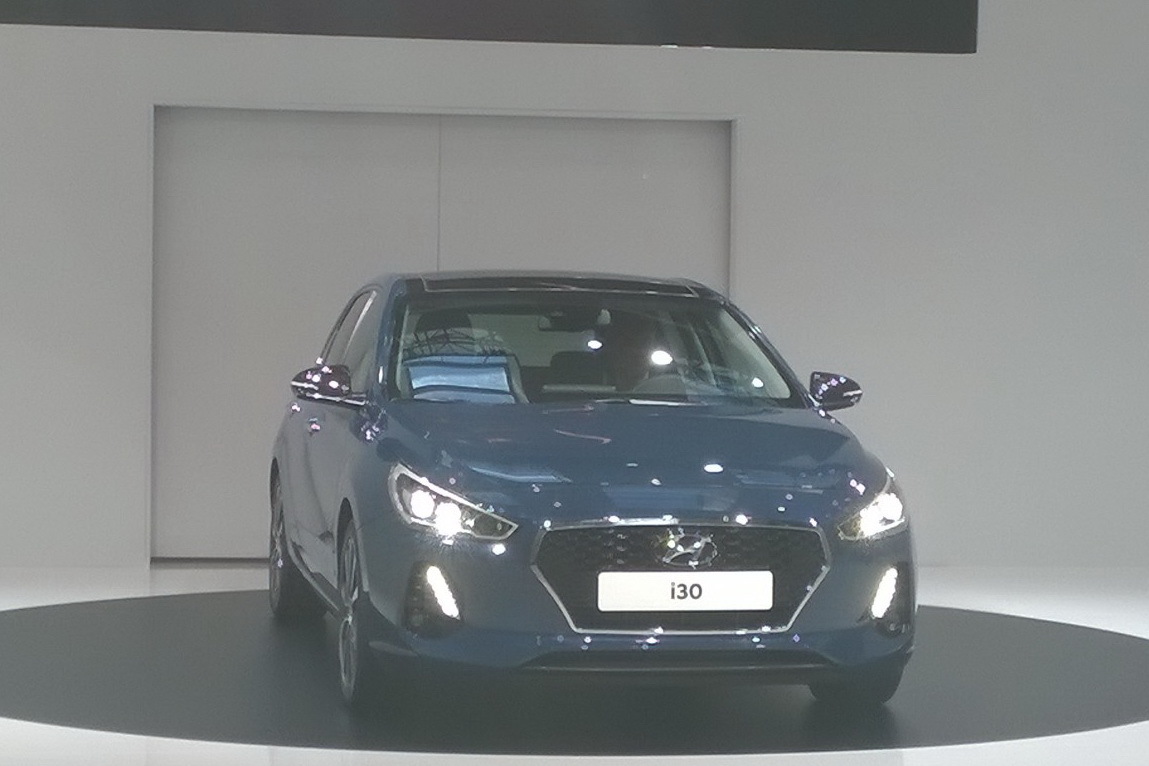 2016-nouvelle-hyundai-i30-bleu-004.jpg