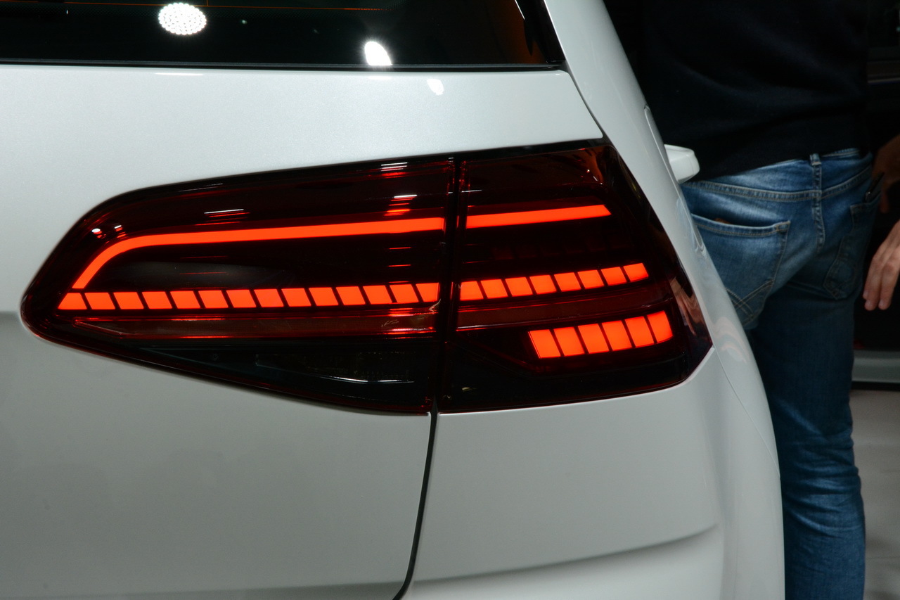 2017-volkswagen-golf-reveal-13.jpg