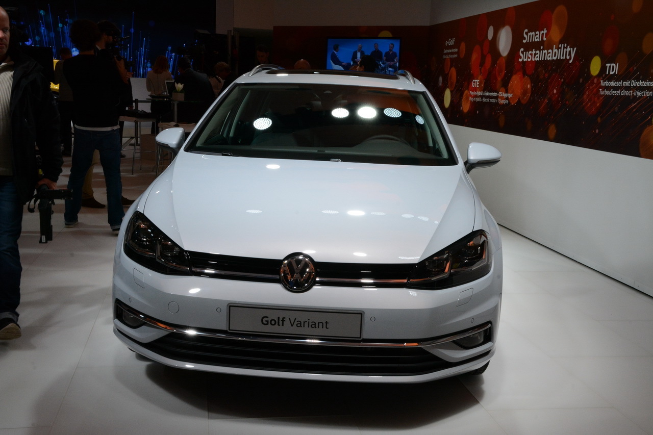 2017-volkswagen-golf-reveal-15.jpg