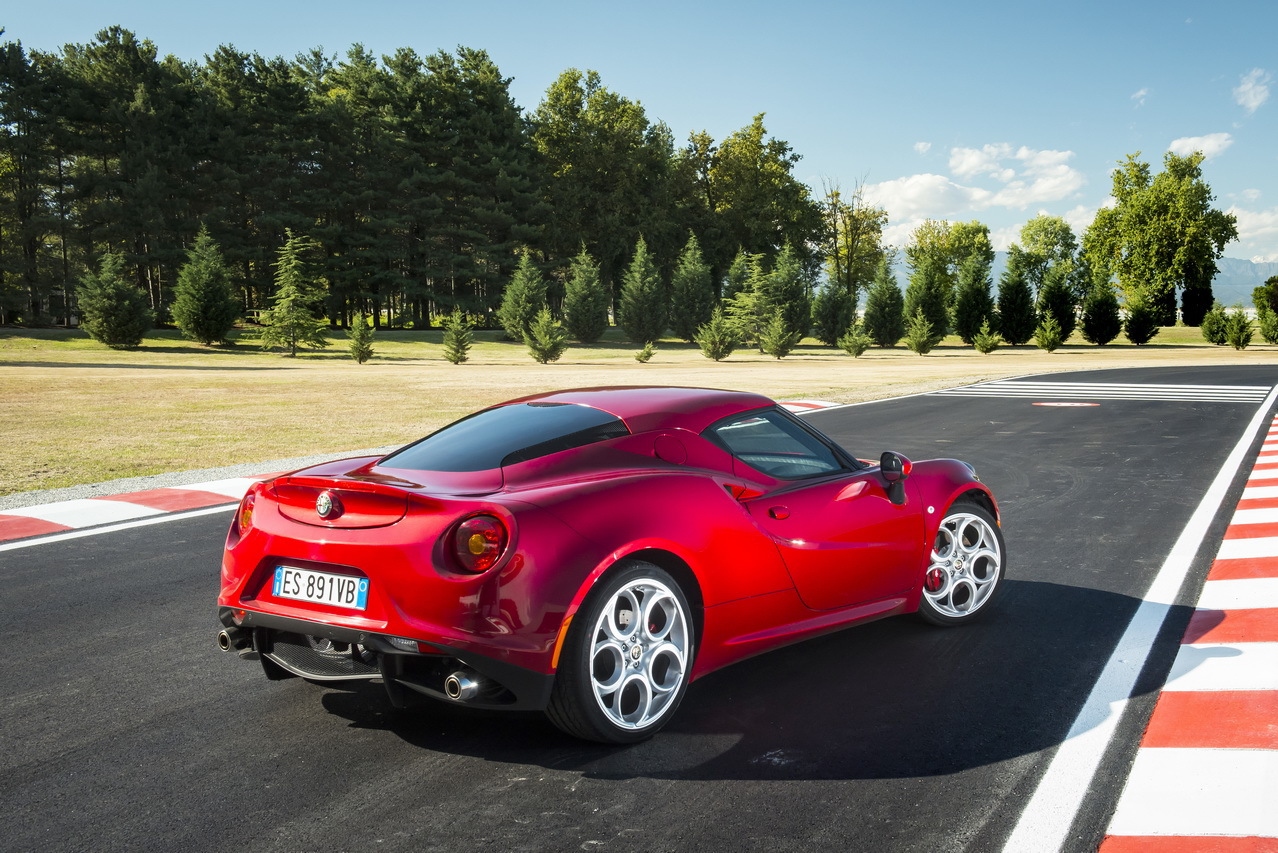 http://www.largus.fr/images/images/Alfa-Romeo-4C-33.jpg