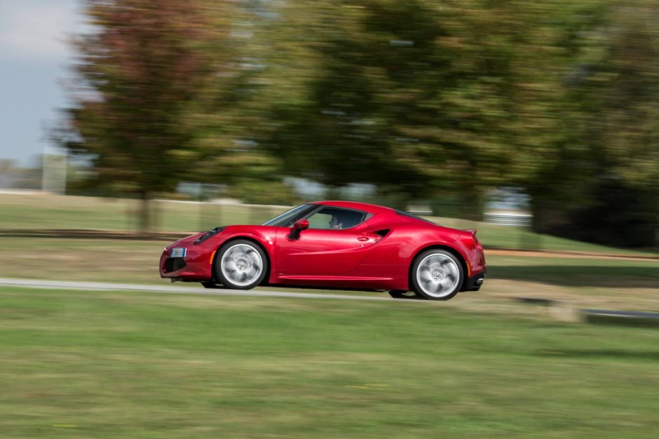 l'alfa romeo 4c, élue plus belle voiture de l'année 2013 - photo