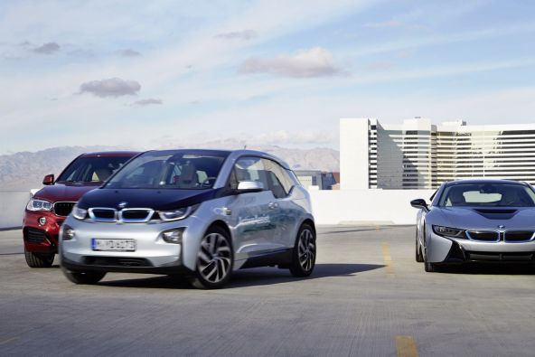 CES 2015 La BMW i3 se gare toute seule à l'aide d'une montre connectée