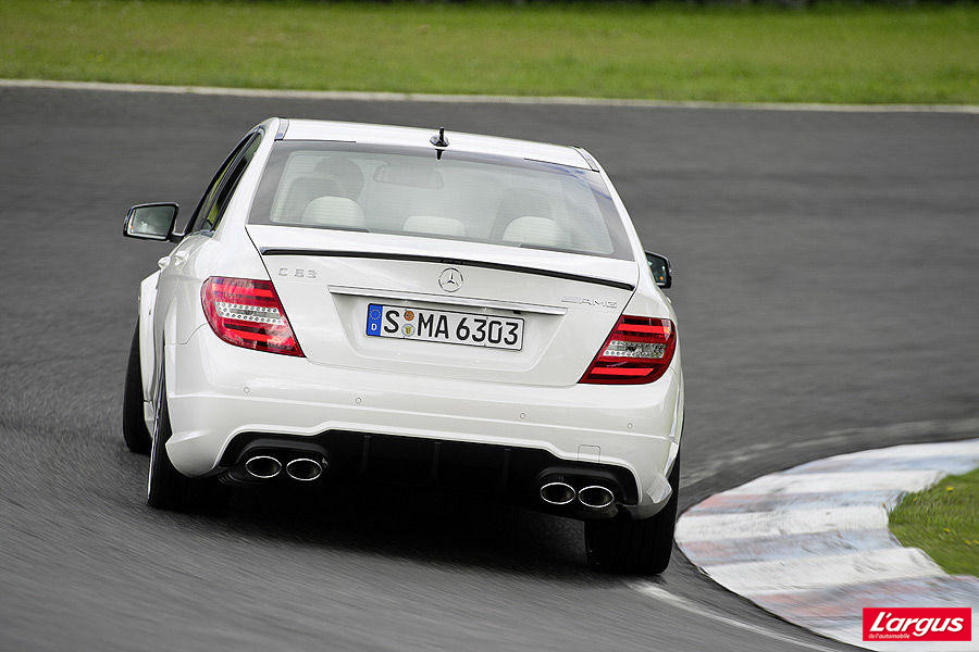 Mercedes_C-63_AMG_09.jpg