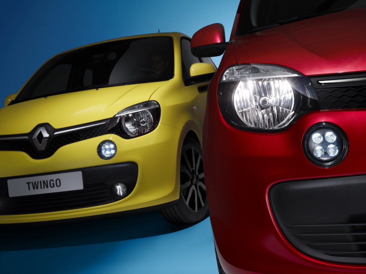 Les petits feux circulaires sont des feux de jour à LED. Salon de Genève 2014 Renault Twingo Nouvelle Renault Twingo 2014 : photos et vidéo de l'extérieur