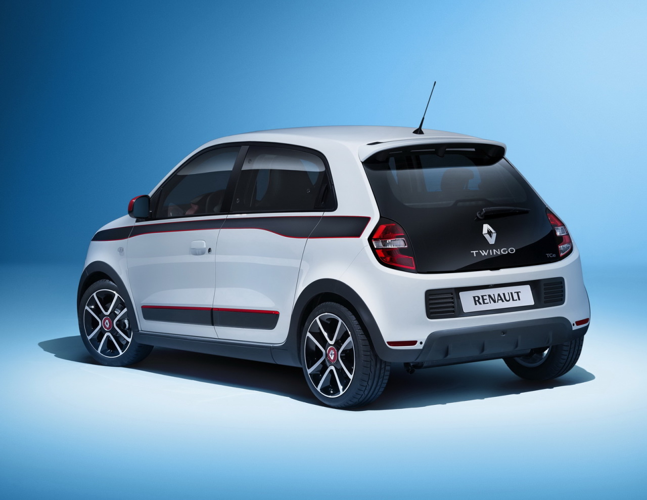 L'arrière de la nouvelle Renault Twingo évoque la R5. Salon de Genève 2014 Renault Twingo Nouvelle Renault Twingo 2014 : photos et vidéo de l'extérieur
