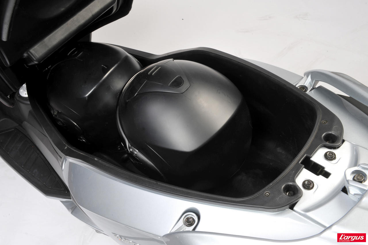 Quadro 3D : mieux que le Piaggio MP3 ?
