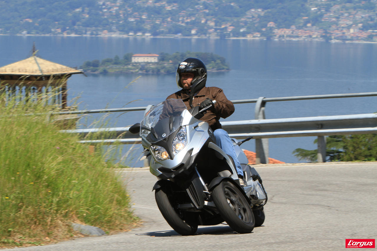 Quadro 3D : mieux que le Piaggio MP3 ?