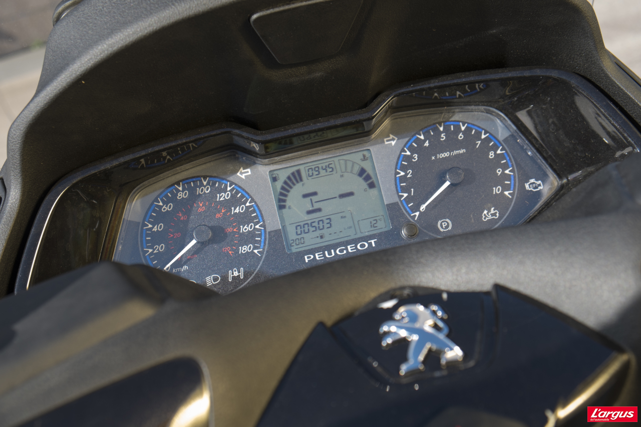 Peugeot Metropolis 400, l'alternative française aux tricycles italiens