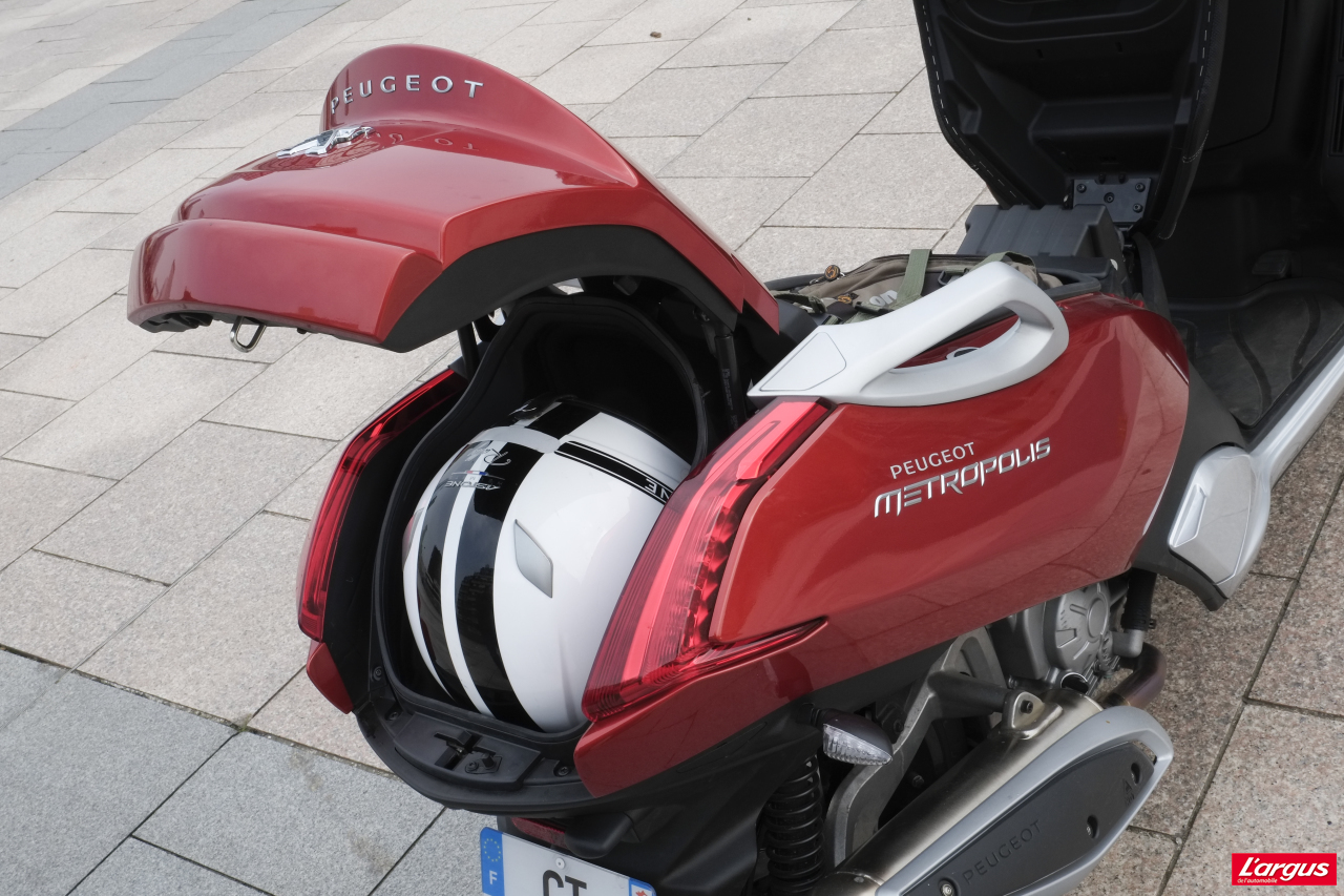 Peugeot Metropolis 400, l'alternative française aux tricycles italiens