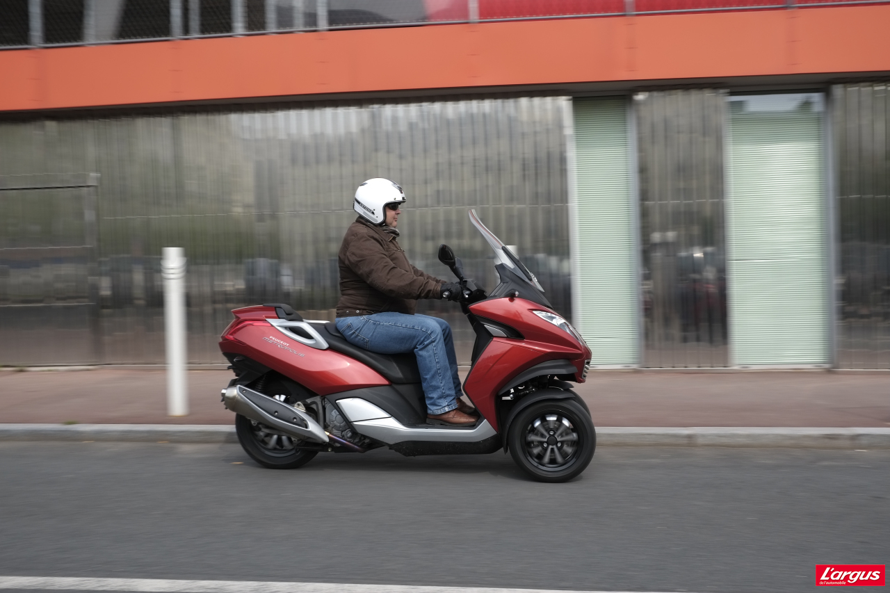 Peugeot Metropolis 400, l'alternative française aux tricycles italiens