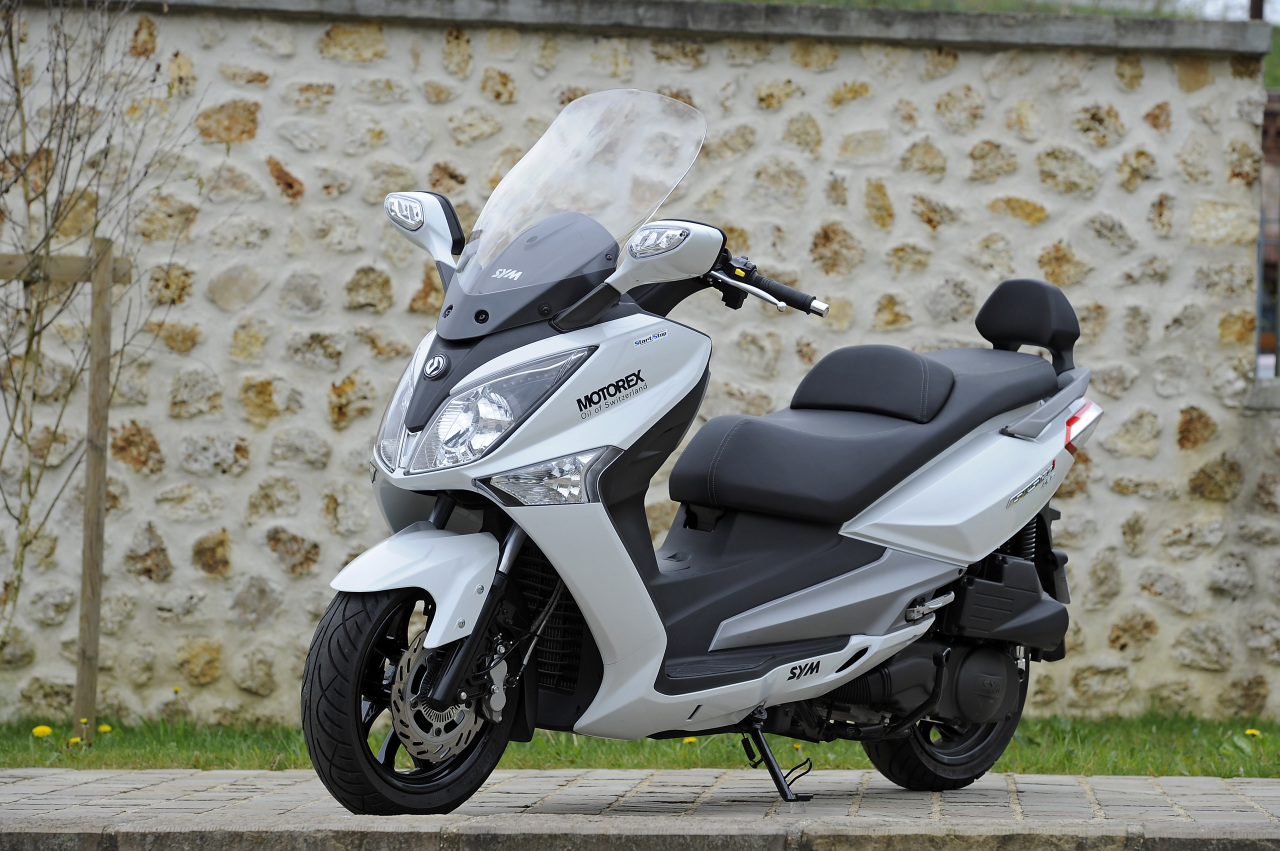 Essai du scooter Sym 125 GTS ABS Stop&Start Photo 11 L