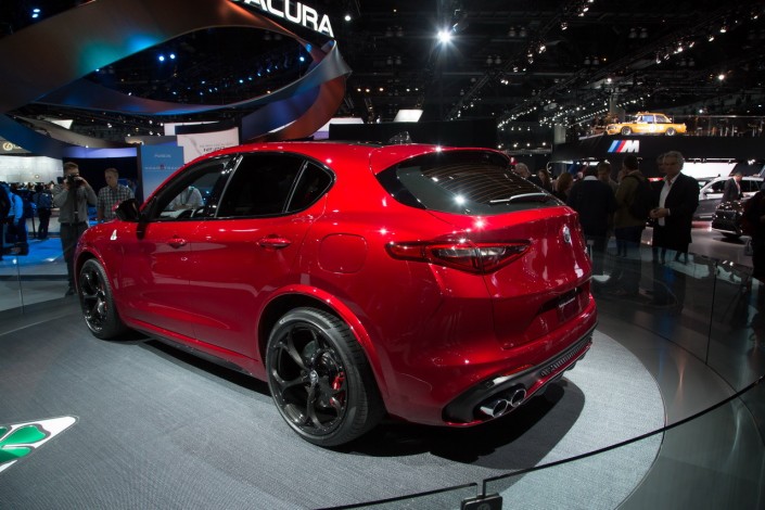 alfa-romeo-stelvio-suv-2016-03.jpg?quali