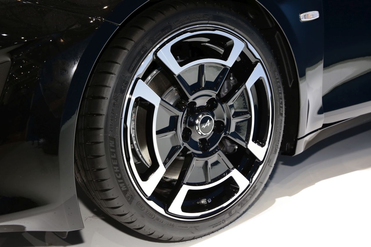 Gen 232 Ve 2018 Les Alpine A110 Pure Et A110 L 233 Gende En