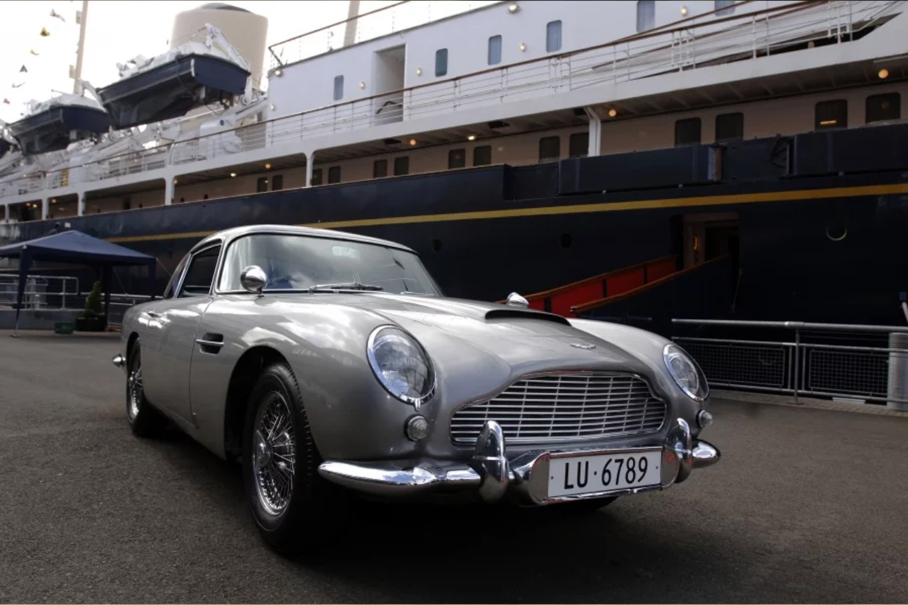 Retromobile 2017 : L'Aston Martin DB5 de James Bond fait le show