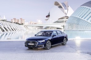 audi A8 bleue