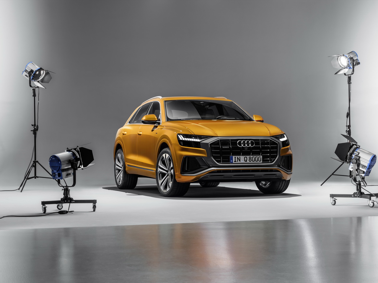 [Image: audi-q8-orange-2018-27.jpg]
