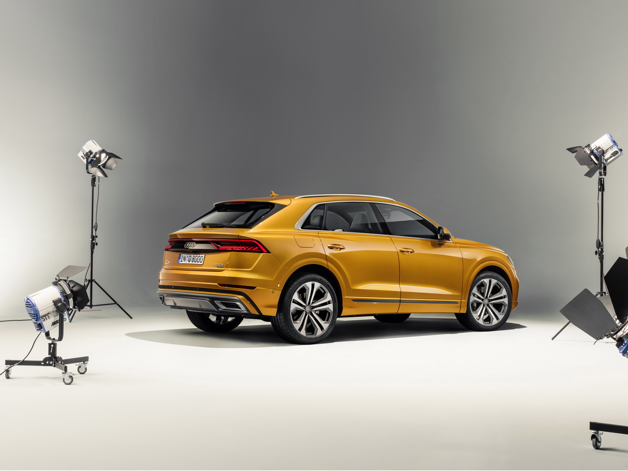 [Image: audi-q8-orange-2018-29.jpg]