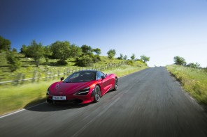 3/4 avant McLaren 720S rouge