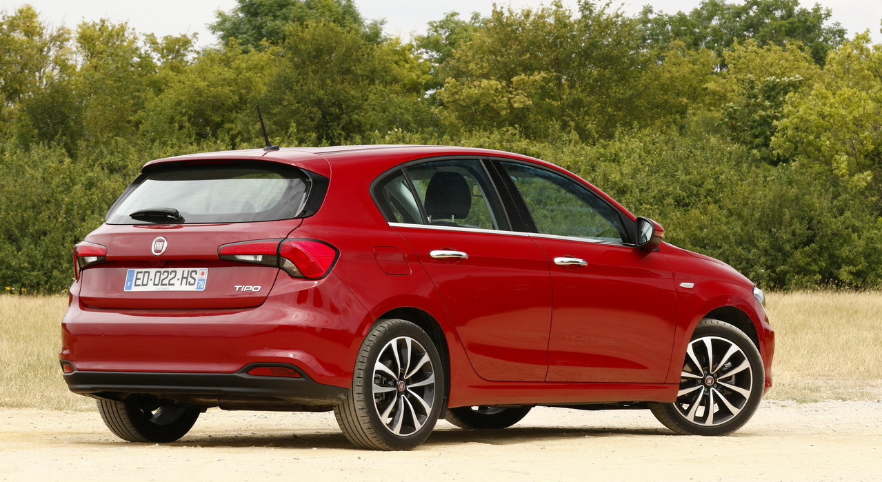 Golf R Vs Gti >> Essai comparatif : la Fiat Tipo défie la Renault Mégane ... Golf R Vs Gti >> Essai comparatif : la Fiat Tipo défie la Renault Mégane ...