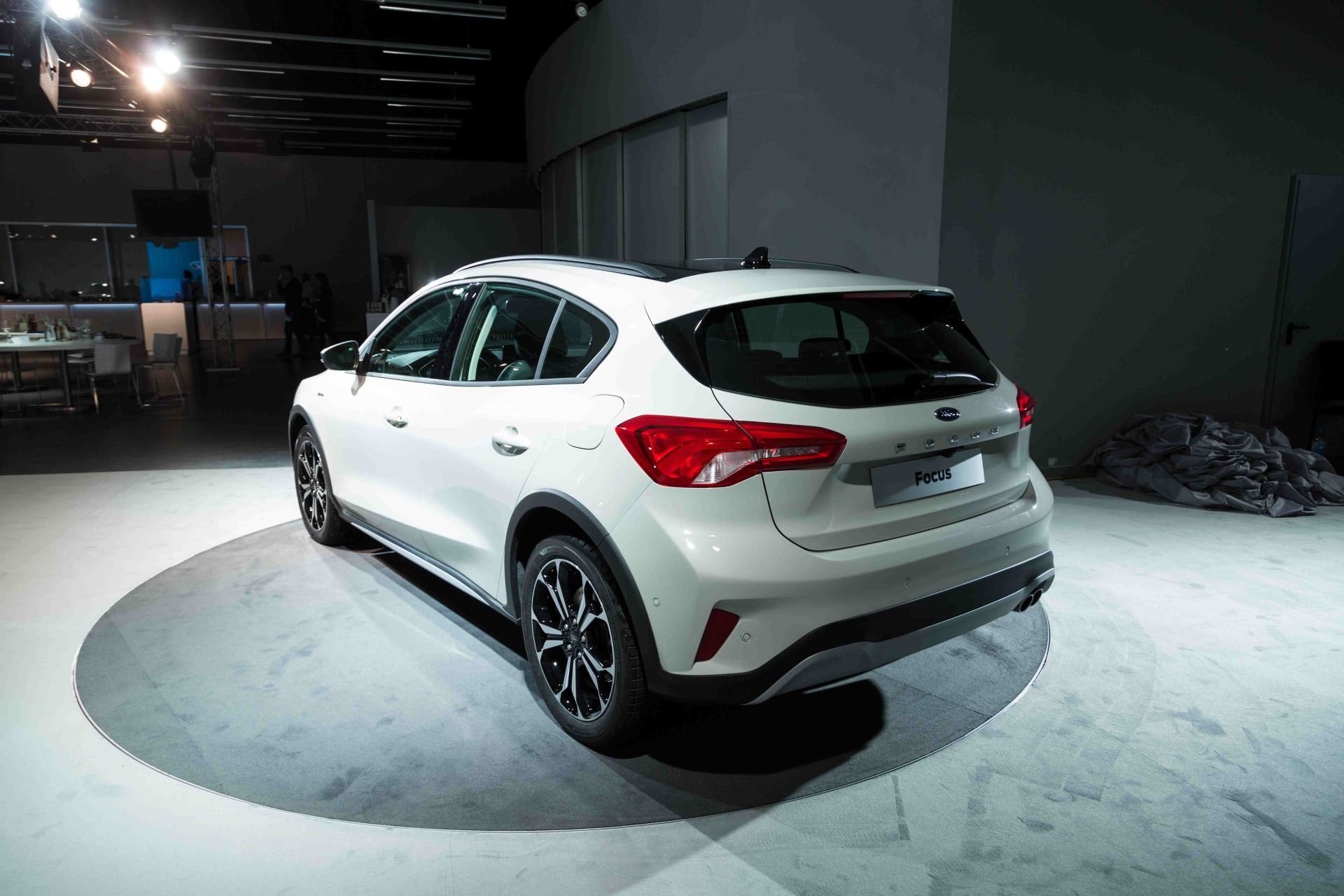 ford-focus-active-2018-5.jpg