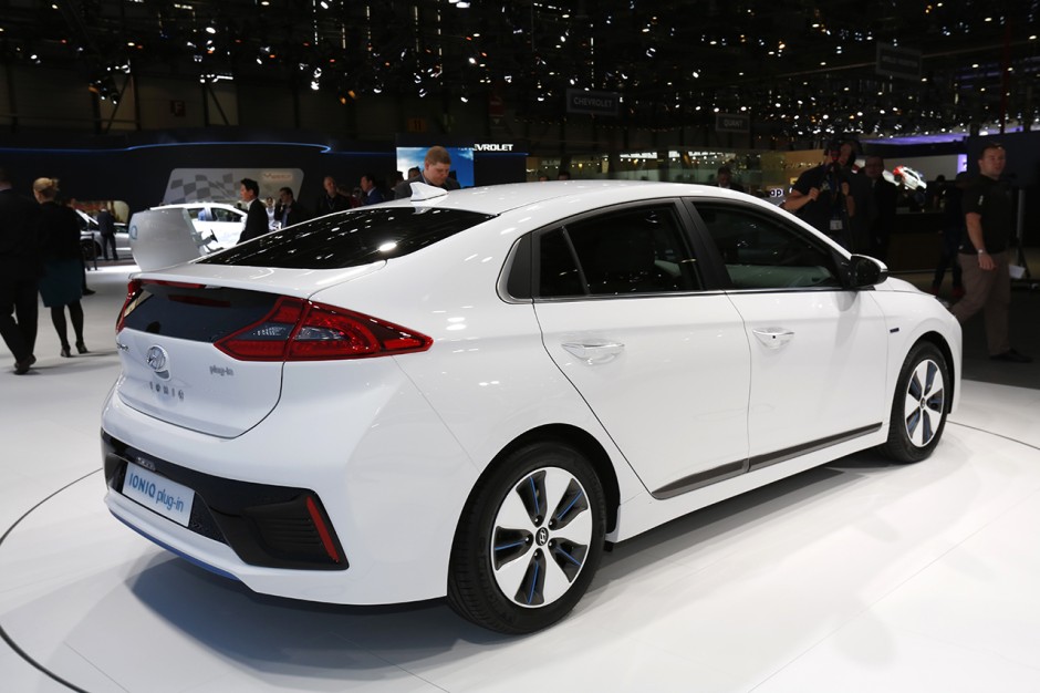 Hyundai Ioniq, une hybride, une hybride rechargeable et ...