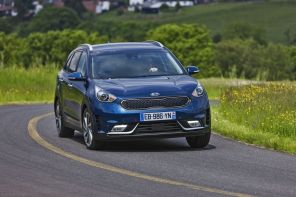 vue avant Kia Niro hybride 2016