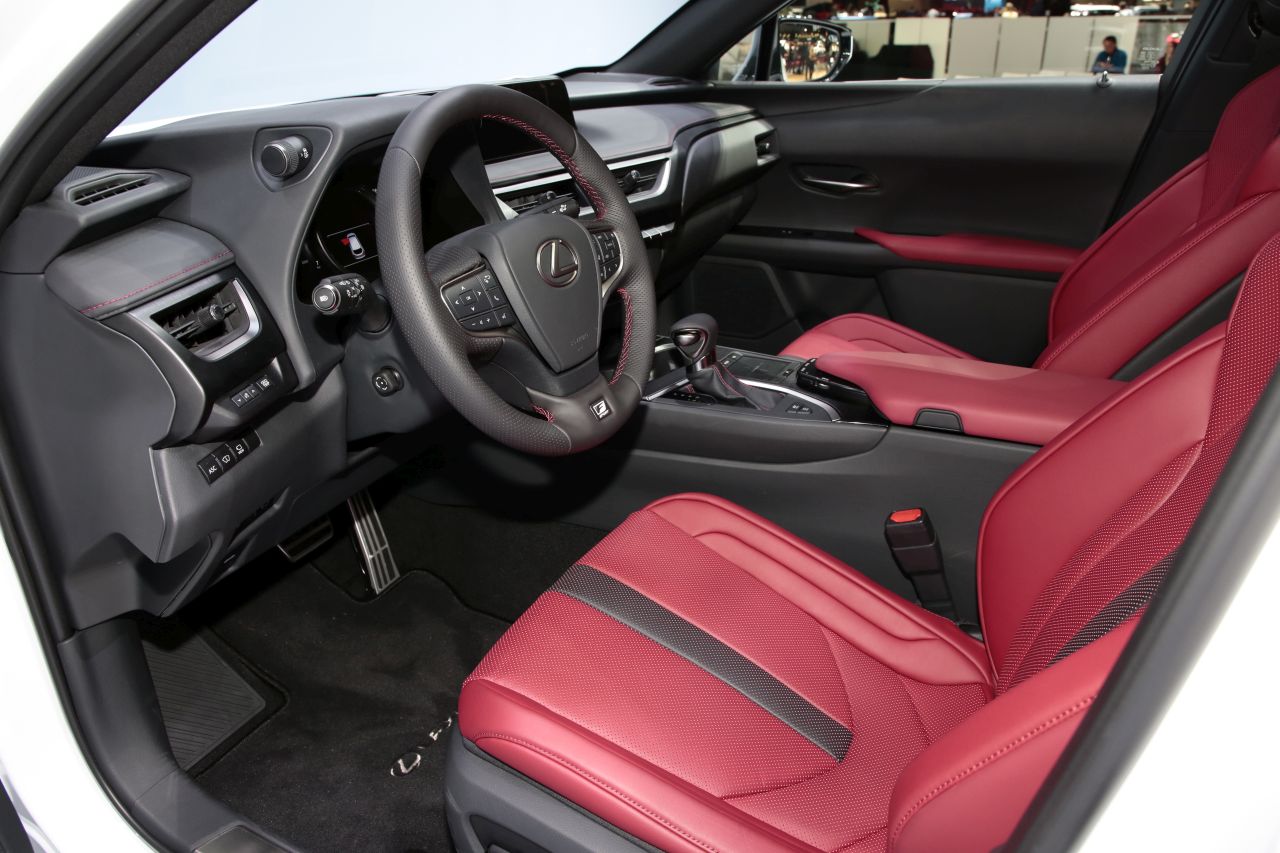 lexus-ux-ac-geneve18-005.jpg