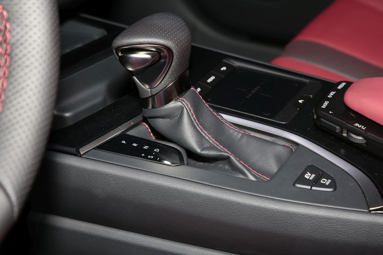 lexus-ux-ac-geneve18-008.jpg
