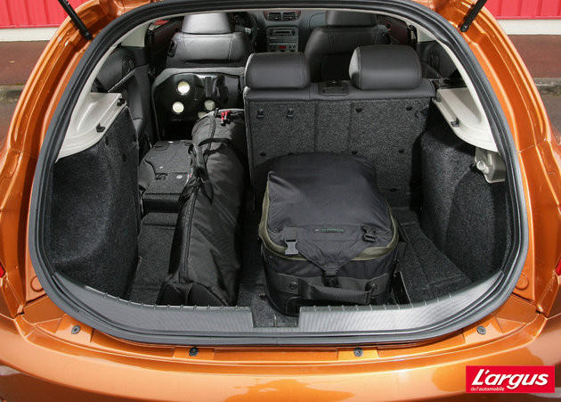 Changement de voiture chez Snake ! - Page 2 M_coffre_12