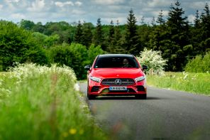 La Mercedes Classe A 2018 est ici à l'essai en version 180d AMG Line au prix de 37 050 €.