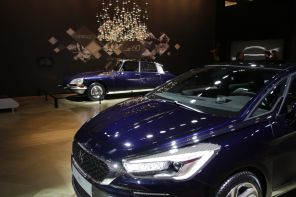 Du 21 mars au 10 mai 2015, le DS World Paris accueillera le concept-car Divine DS, la nouvelle DS5 et la DS21 Pallas "année modèle 2015"