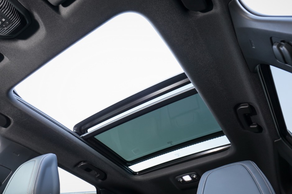 Golf R Vs Gti >> Essai comparatif : le Peugeot 3008 GT défie le Land Rover ... Golf R Vs Gti >> Essai comparatif : le Peugeot 3008 GT défie le Land Rover ...