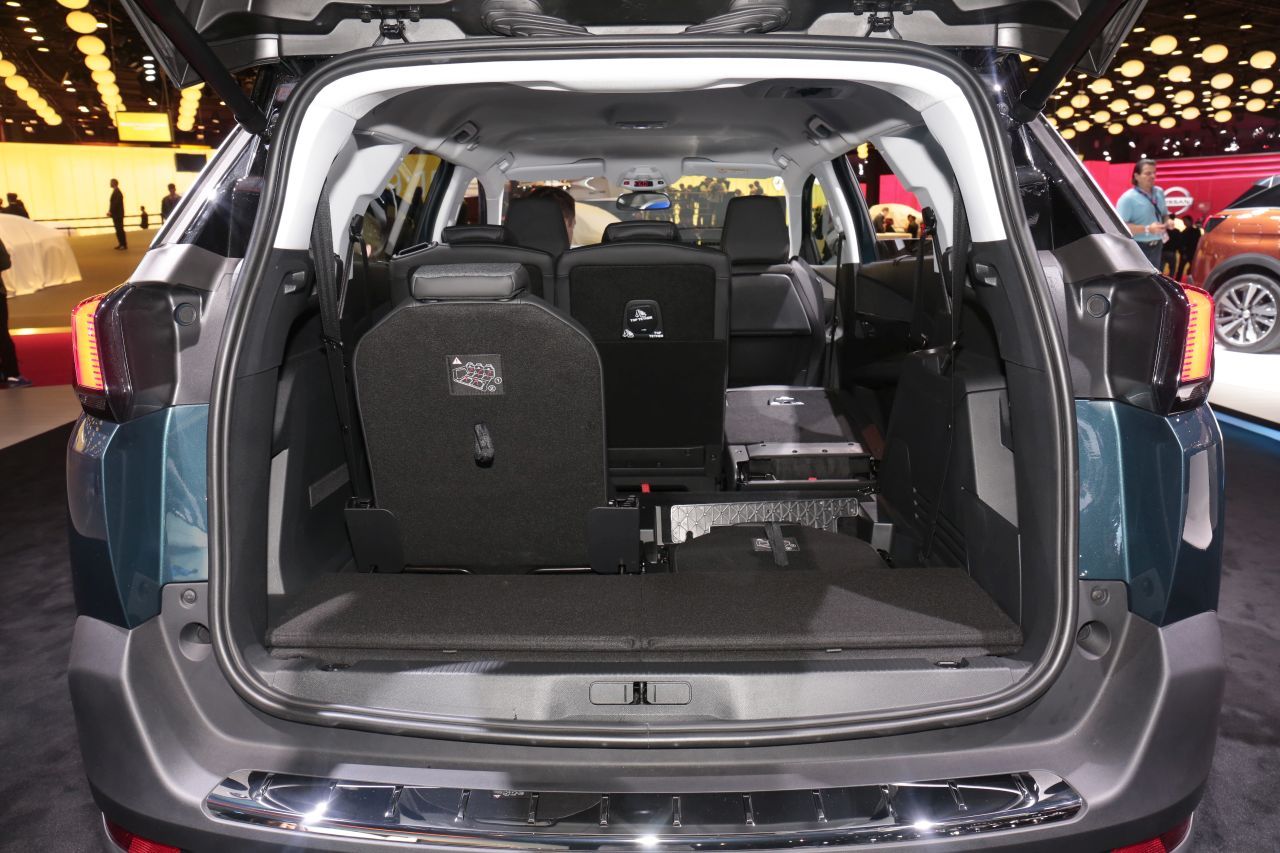 A bord du 5008, le grand SUV Peugeot à 7 places - Photo #8 ...