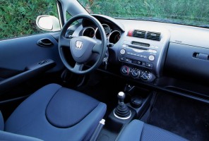 Sur 976 Jazz et Civic de 2003, Honda remplace la cartouche de l'airbag conducteur qui risque de se détériorer en cas de choc.