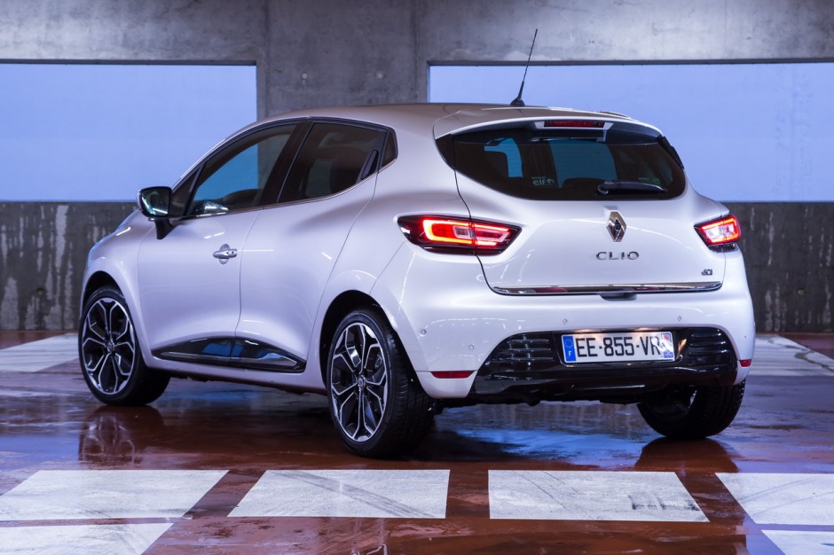 2016 - [Renault] Clio IV restylée - Page 7 Renault-clio-citroen-c3-2016-43