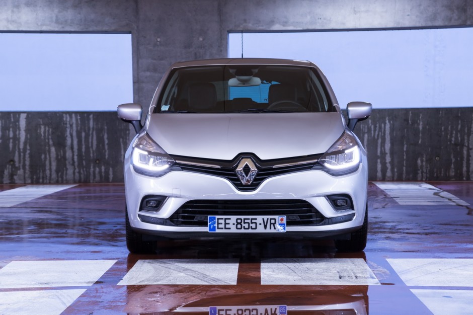 2016 - [Renault] Clio IV restylée - Page 7 Renault-clio-citroen-c3-2016-45