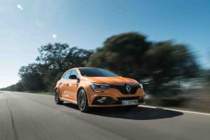 Renault Mégane RS orange tonic travelling avant droit