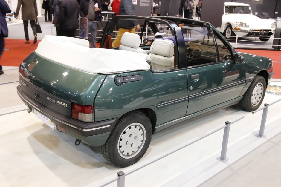 Immatricolazione anno 1993, alimentazione benzina, colore verde. Rétromobile 2016, découvrez le stand Peugeot - Peugeot 205 ...
