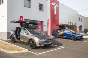 Tesla Model X portes ouvertes concession