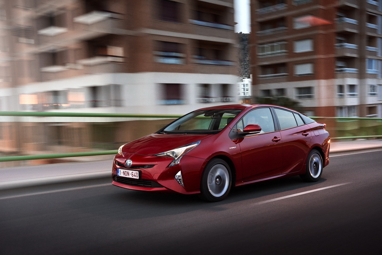 toyota-prius-4-2016-rouge-14.jpg