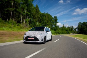 Toyota Yaris GRMN avant gauche sur route