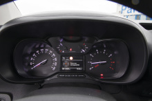 The Surround Rear Vision screen displays the rear view or the three-quarter view as selected by the driver. right.
